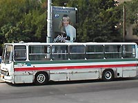 маршрут 26, ул.Декабристов, 10.2006 (в цветах татарстанского флага)