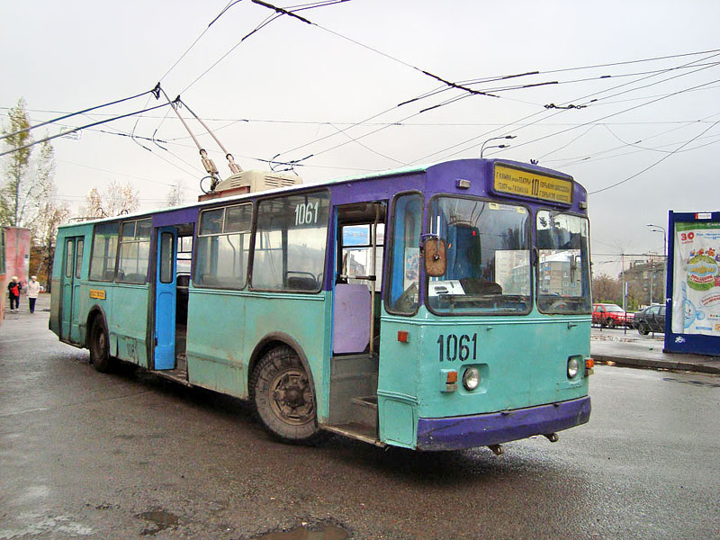 Маршруты троллейбусов казань. Троллейбус ЗИУ 682 Казань. ЗИУ 682 В Казани. Троллейбус ЗИУ 682 зеленый. Троллейбус Казань ЗИУ 9.